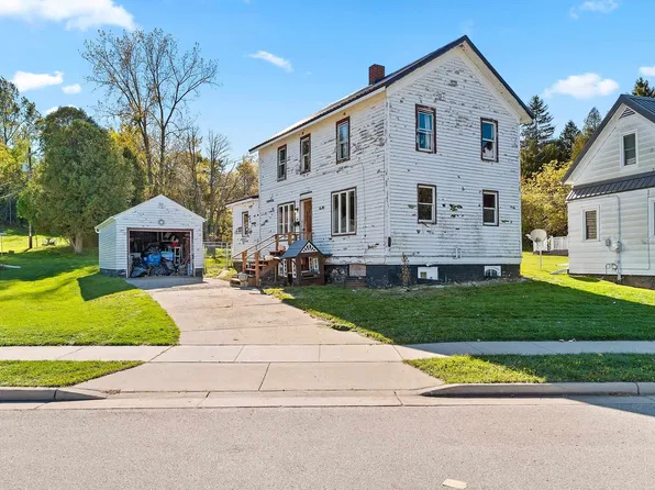 812 River Rd, Kewaunee, WI 54216