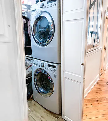 Sold by Compass | media 18