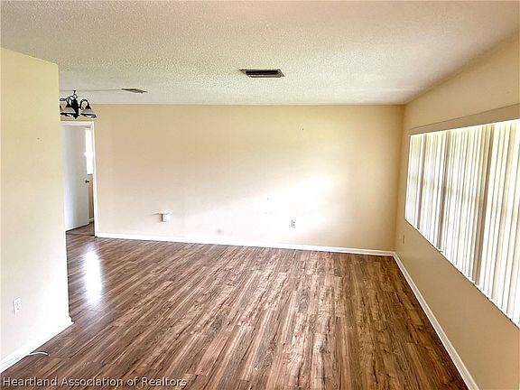 4th image of 505 Sportsman Ave