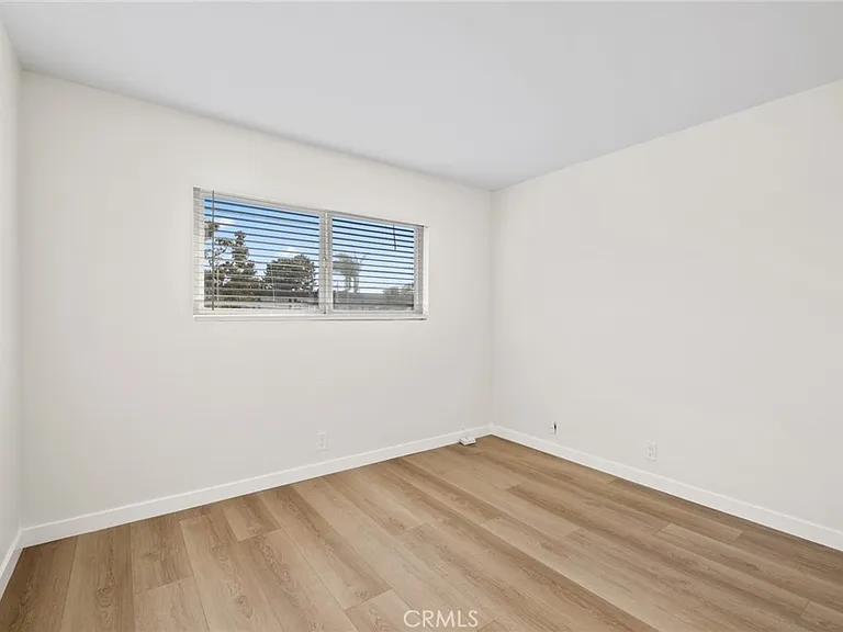 121 E Bay St #D — Photo 11