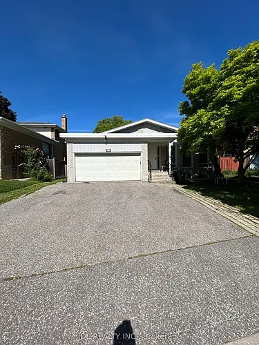 23 Pineway Blvd #MAIN FLOOR Photo 1