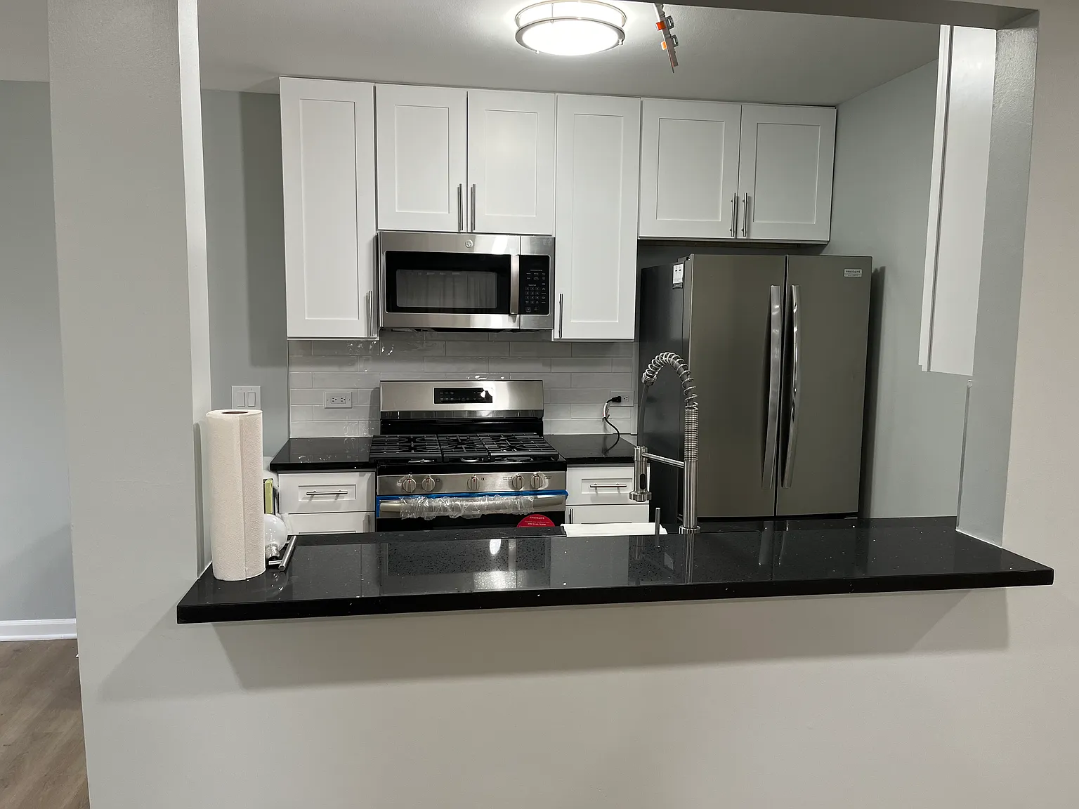 2 bed, 1.5 bath, 1100 sqft, $2,200 — Photo 3