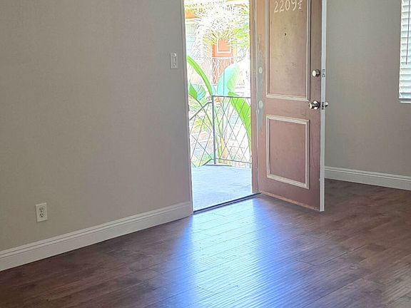 4th image of 2209 1/2 Grand Ave