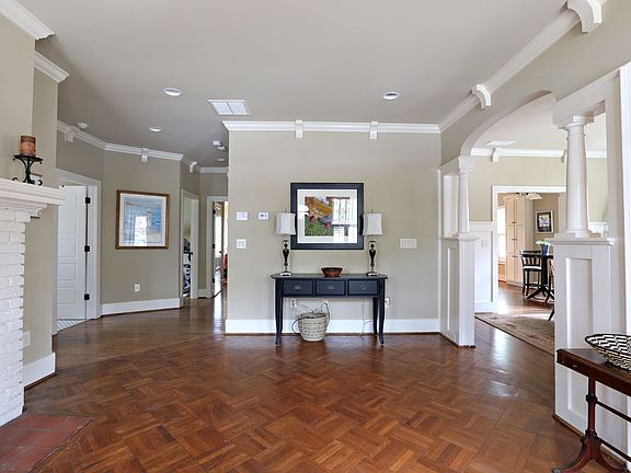 Stunning open entry way.
