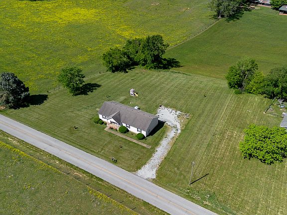 4th image of 491 White Rd
