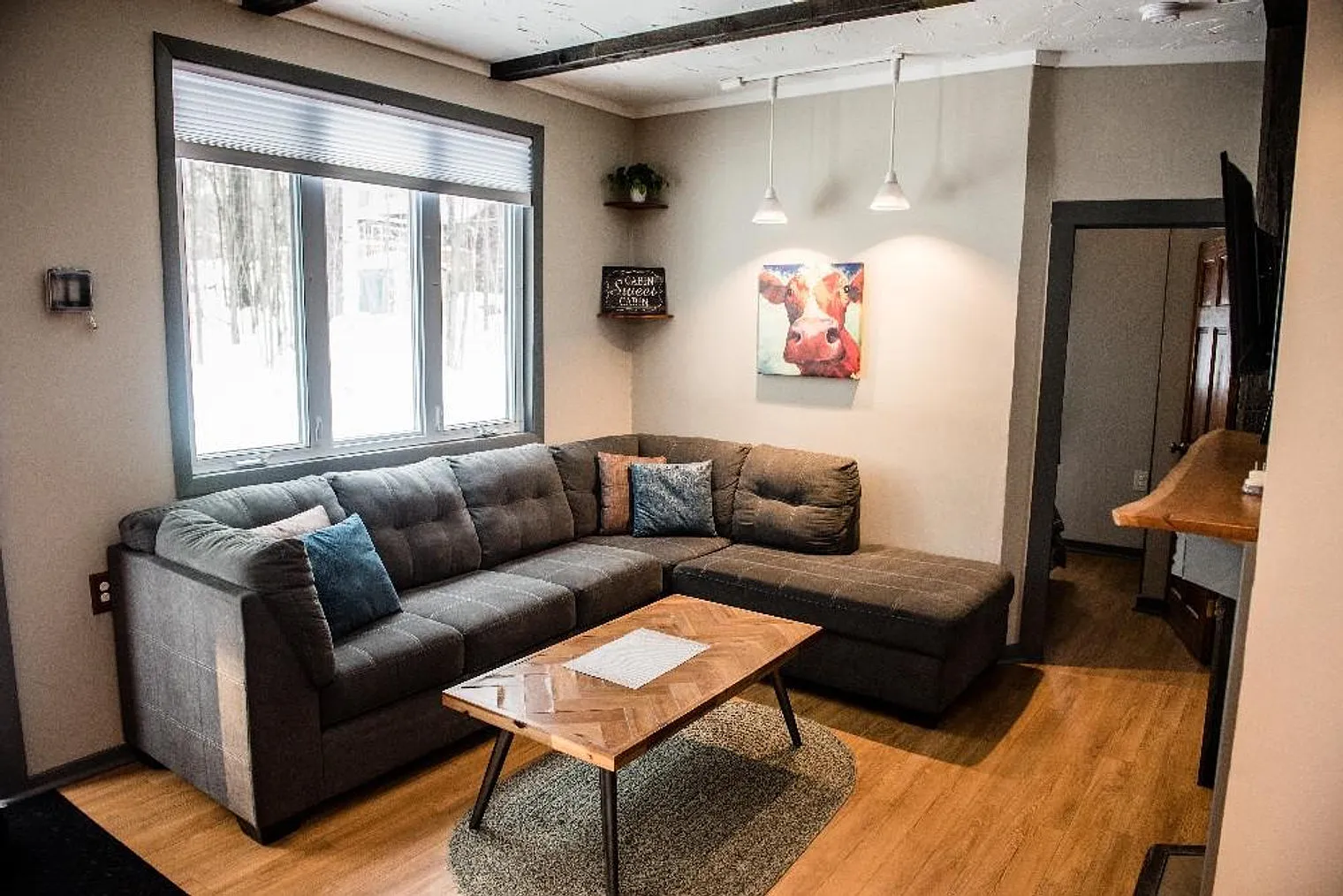 2 bed, 1.0 bath, 699 sqft, $5,216 — Photo 3