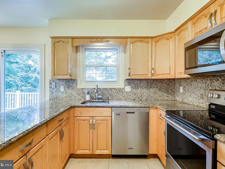 6 Rippling Brook Ct — Photo 8