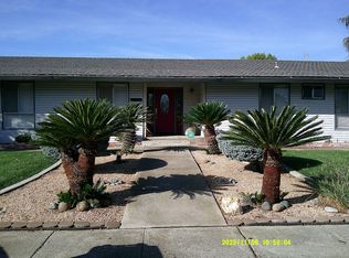 390 S Almond St, Dixon, CA 95620