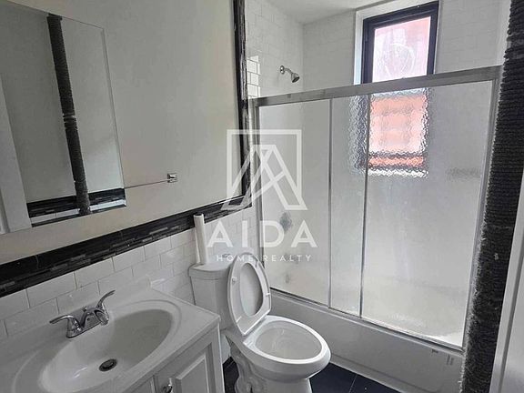 4th image of 2589 44th St APT 1F