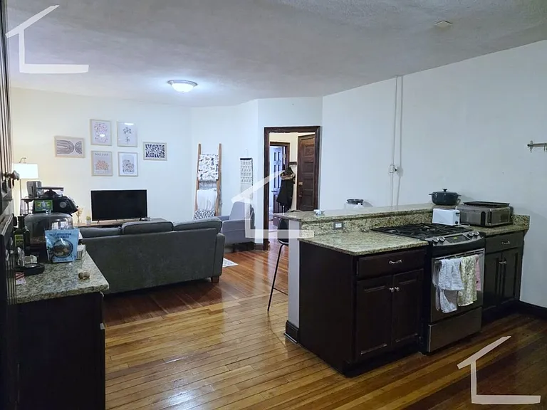 18 Winchester St #3 — Photo 2