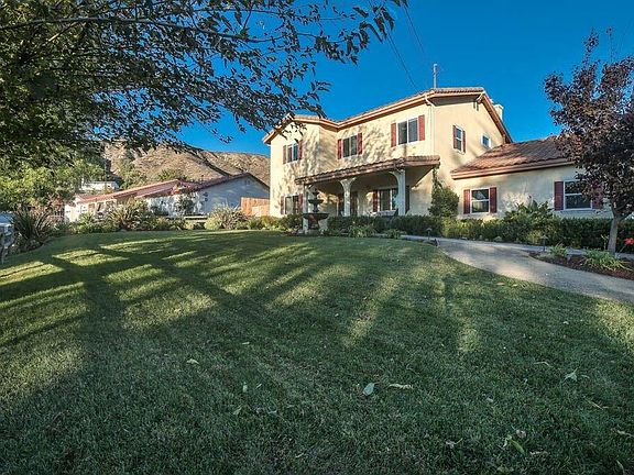 Gorgeous green front yard.