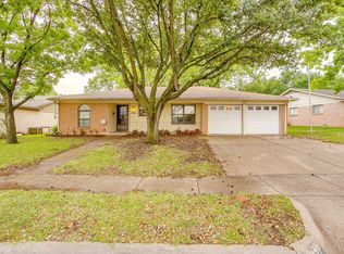 421 Linda Dr, Burleson, TX 76028
