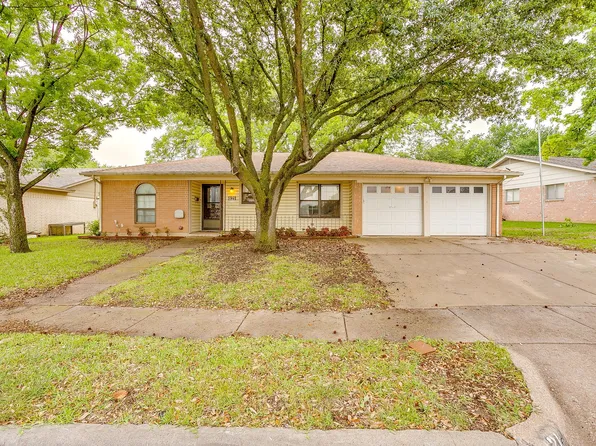 421 Linda Dr, Burleson, TX 76028