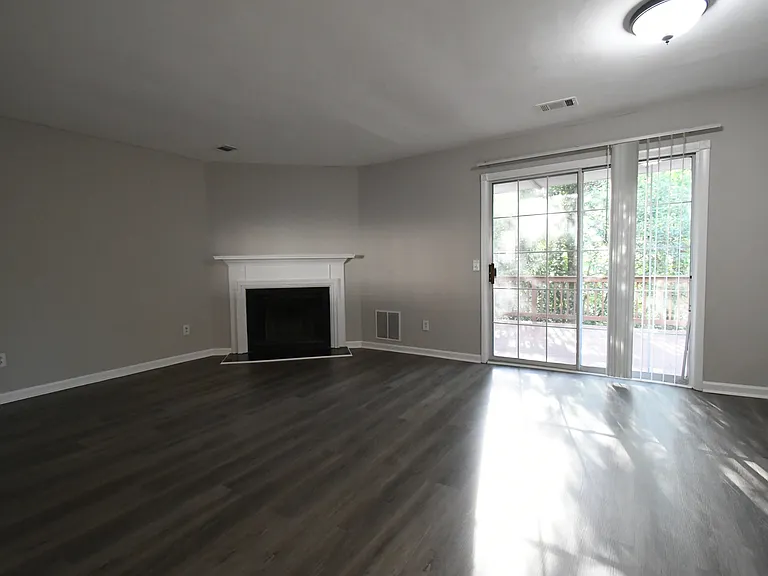 1804 Queen Anne Ct — Photo 4