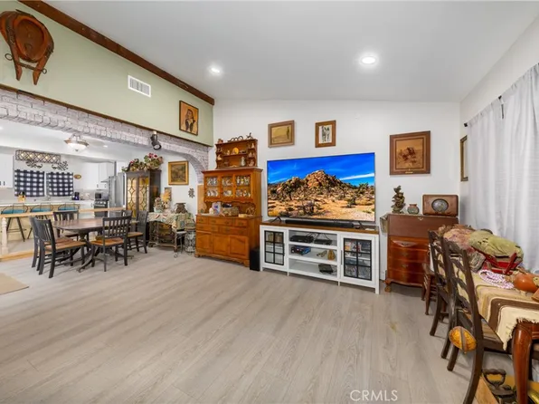 9701 Wheatland Ave, Sunland, CA 91040