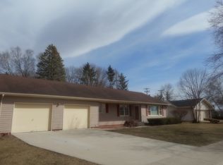 75 Campus Ln, Janesville, WI 53545