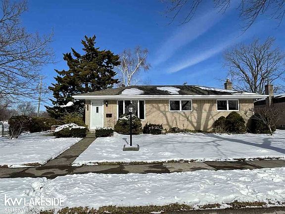 2nd image of 20201 Shores St