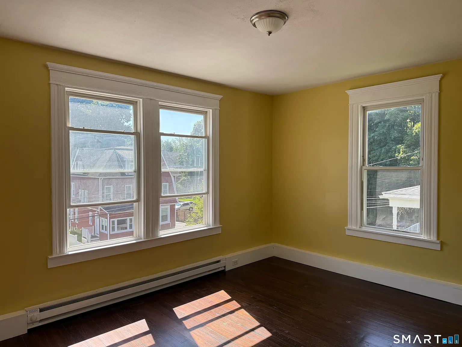 3 bed, 1.0 bath, 1196 sqft, $1,950 — Photo 3