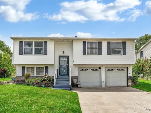 29 Forestal Dr, Hamburg, NY 14075