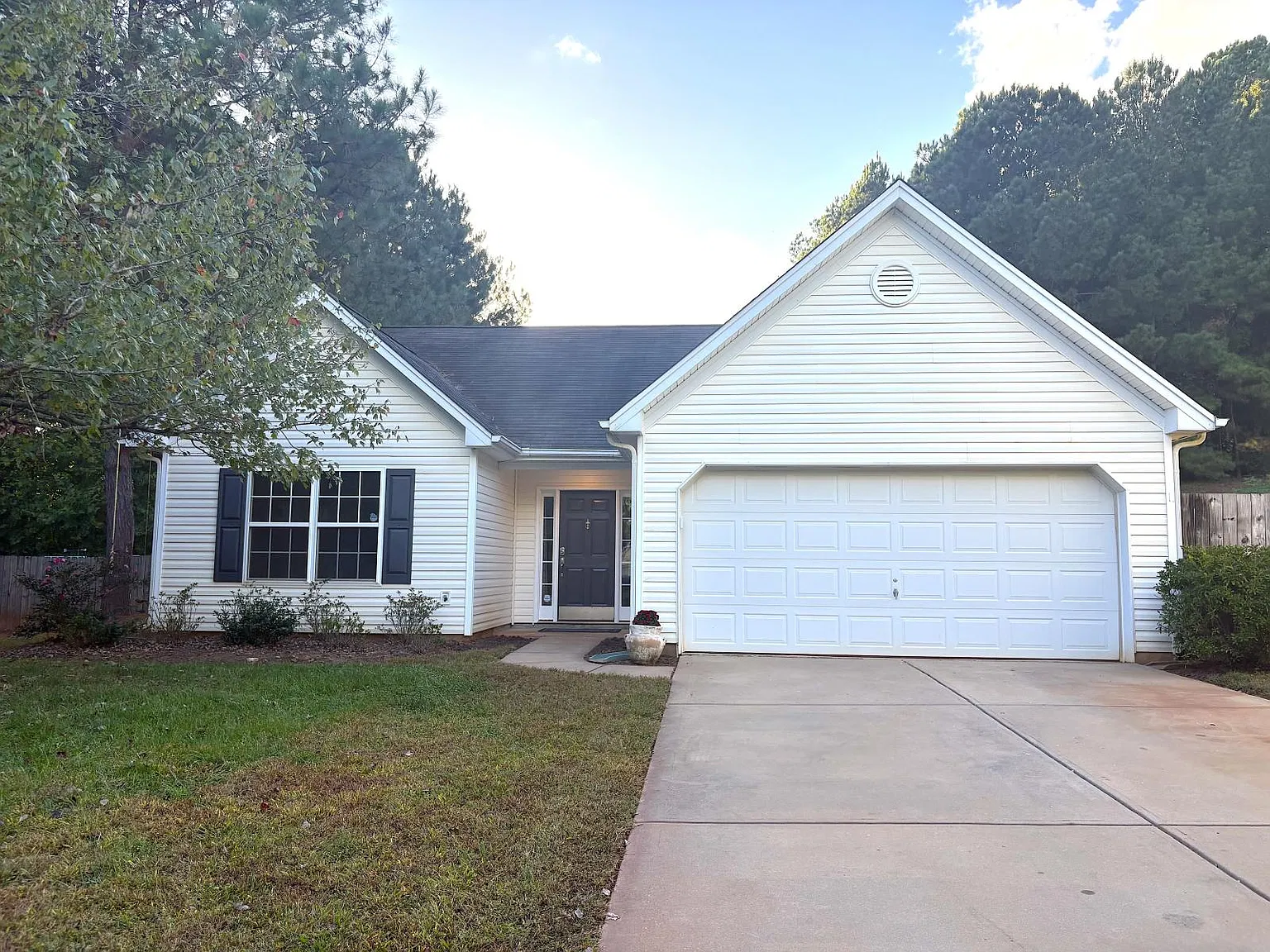 3 bed, 1269 sqft, $2,300 — Photo 1