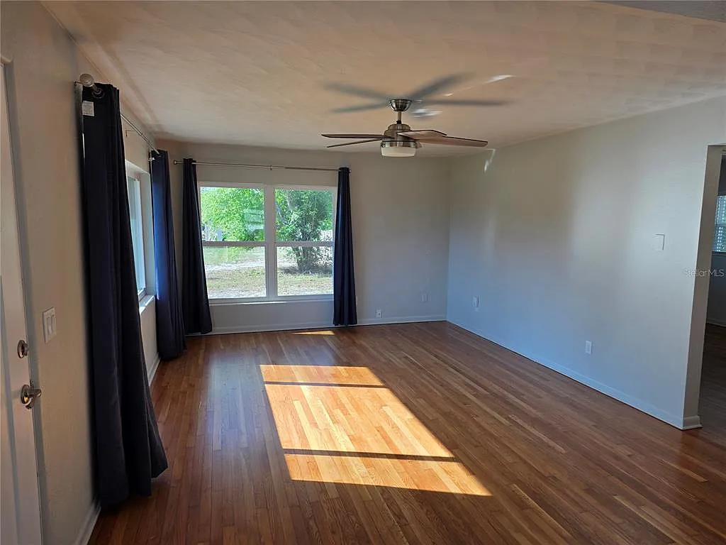 2 bed, 1.0 bath, 832 sqft, $1,700 — Photo 2