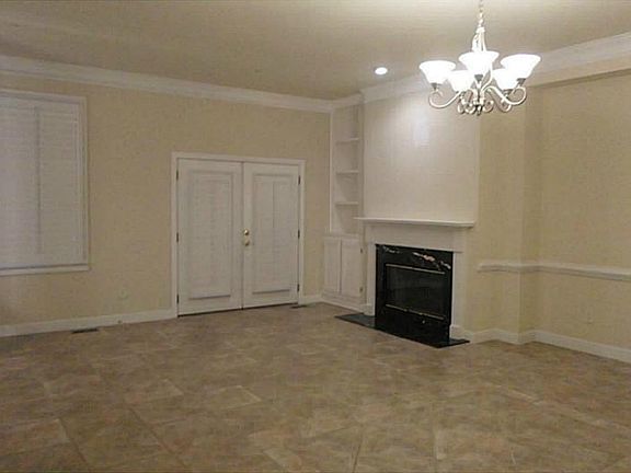 3rd image of 427 Creekview Trl SE