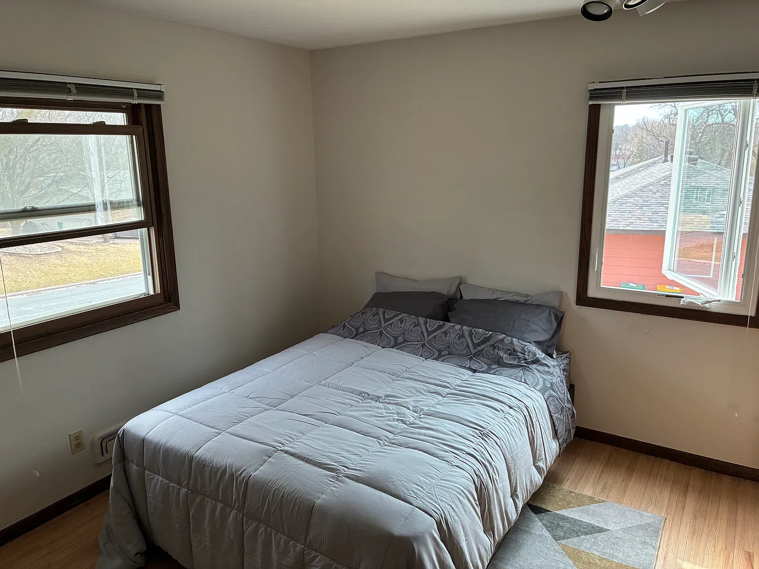 4 bed, 2564 sqft, $3,900 — Photo 3