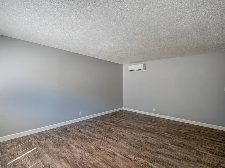 Juniper Garden Apartments — Photo 9