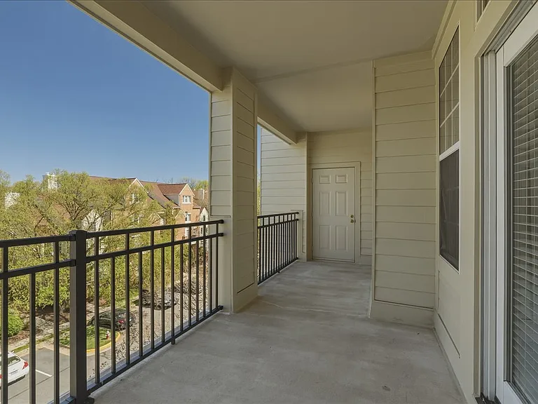 1304 Garden Wall Cir #F — Photo 22