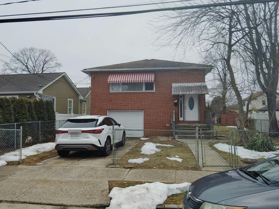 1st image of 8 3rd St