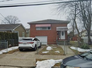 8 3rd St, Westbury, NY
