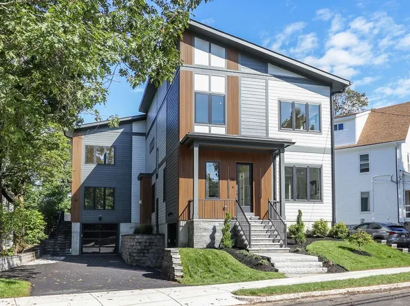 54 Beecher Pl #1, Newton Center, MA 02459