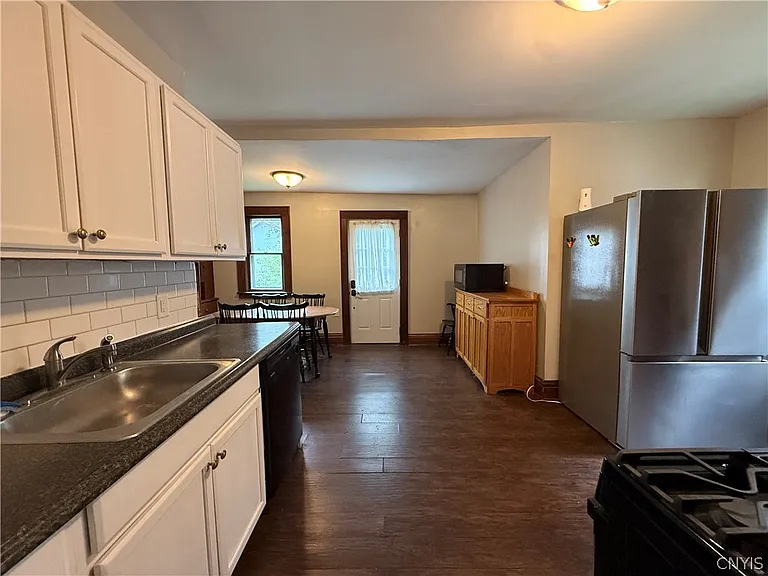 936 Lancaster Ave — Photo 11