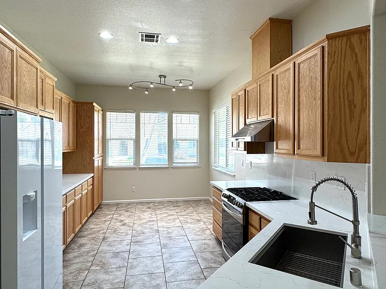 4181 Cherry Blossom Ln — Photo 7