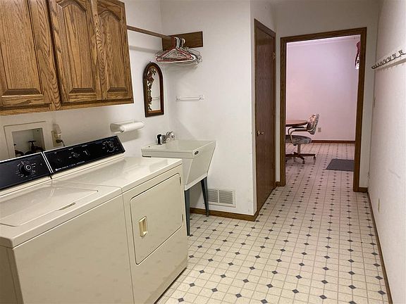 5th image of 1315 Miller St