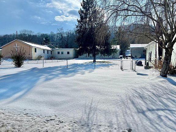 3rd image of 1412 Rosemount Rd