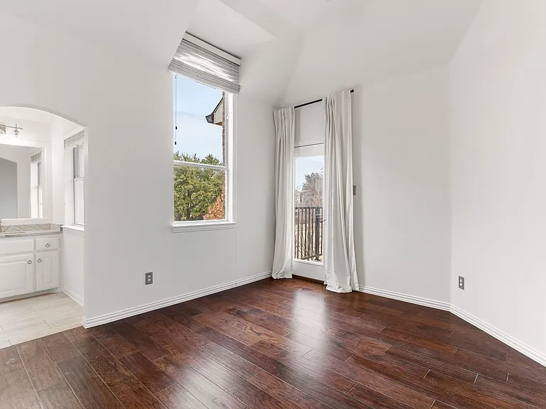 2417 Brenham Dr — Photo 32