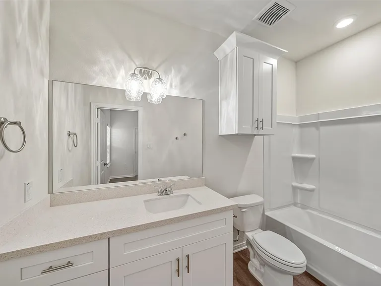 706 W Dallas — Photo 28