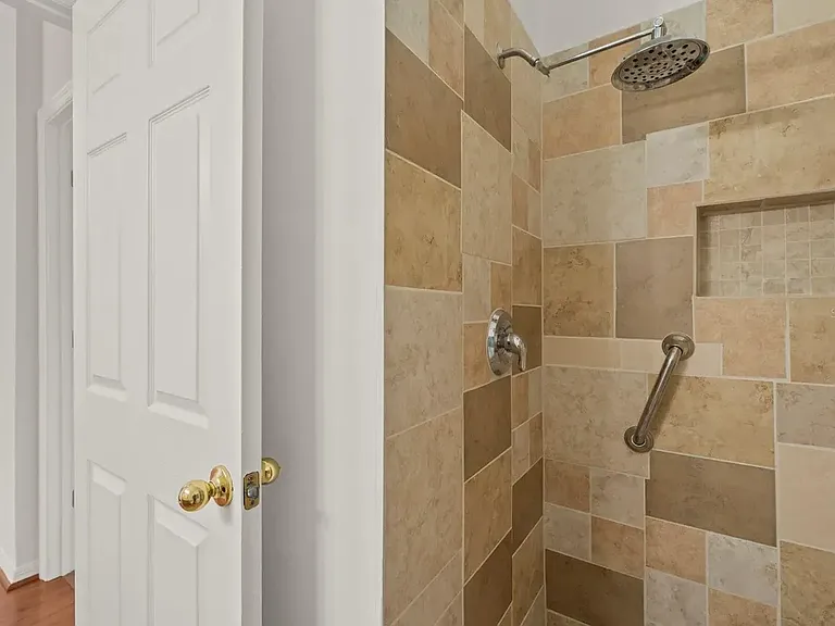 1911 Michigan Ct — Photo 13