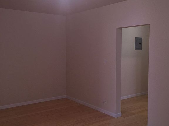 3rd image of 11875 Metropolitan Ave