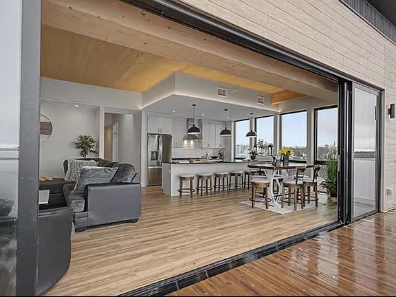 3rd image of 901 Adelaide Cir #601