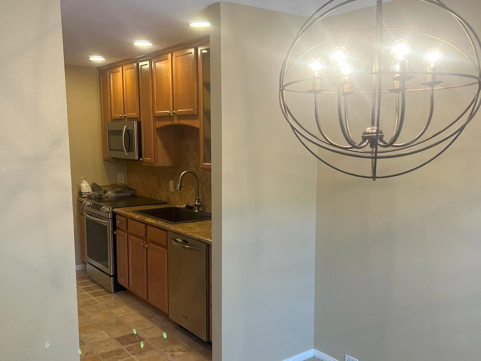 2 bed, 1091 sqft, $2,200 — Photo 3