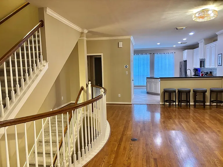 1310 W Webster St — Photo 4