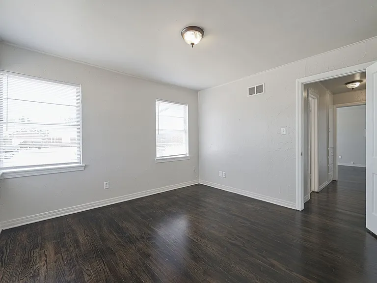 3737 NW 20th St — Photo 16