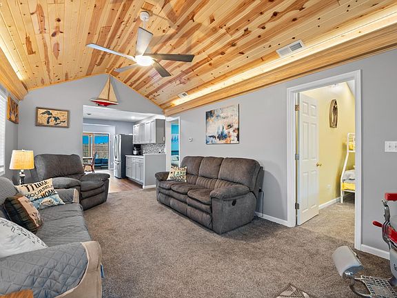 4th image of 230 N Sackett Rd