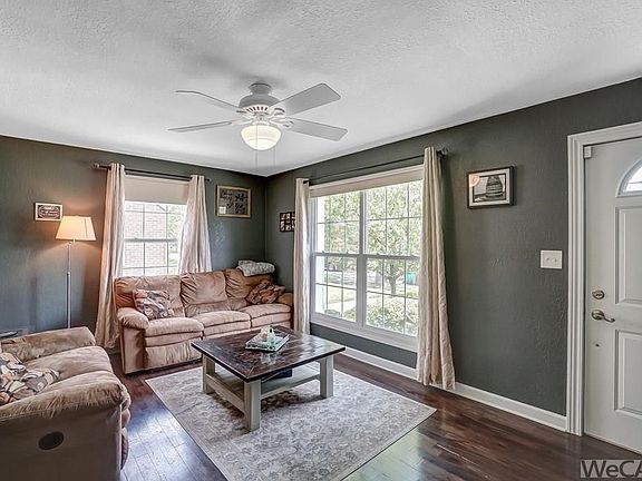4th image of 624 Maplewood Dr