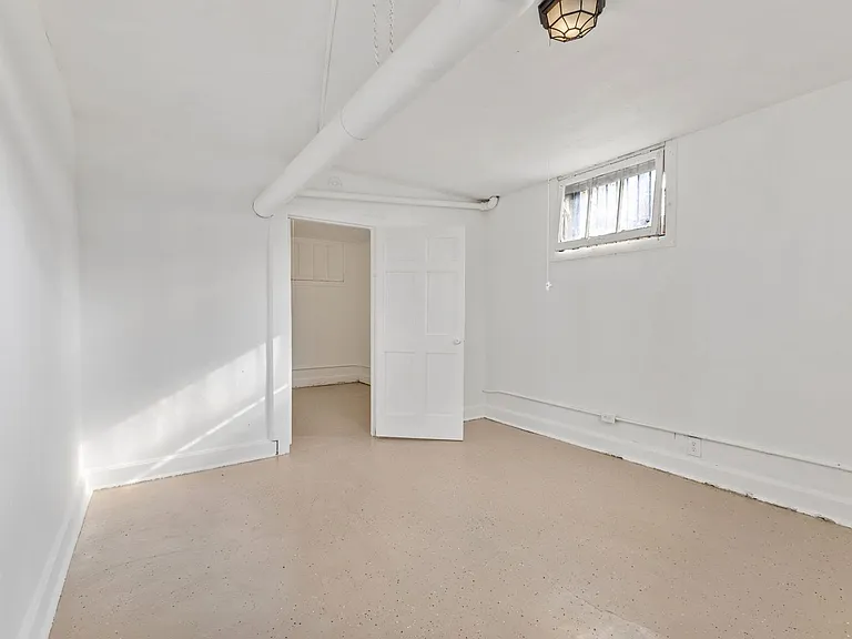 Essex Apartments — Photo 19