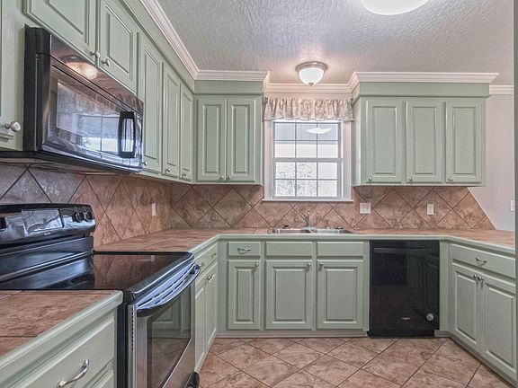 4th image of 106 Longwood Place Dr W