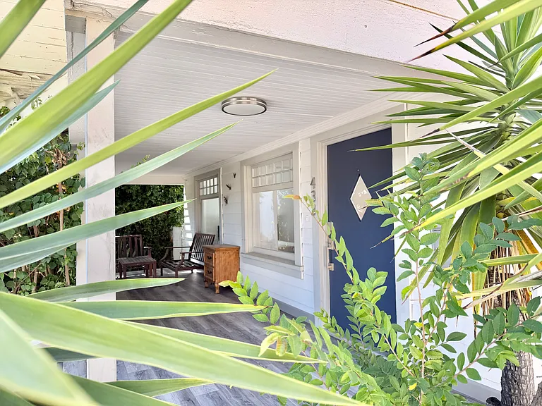 433 Palm Dr — Photo 3
