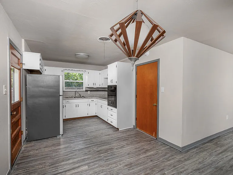 1502 NW 48th St — Photo 5